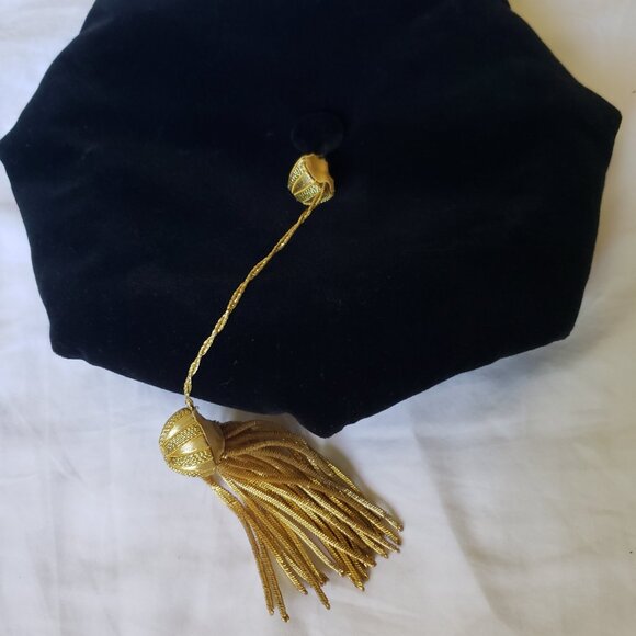 Phd Regalia Black Tam Jostens Academia Regalia Excellent Condition small - Picture 1 of 8